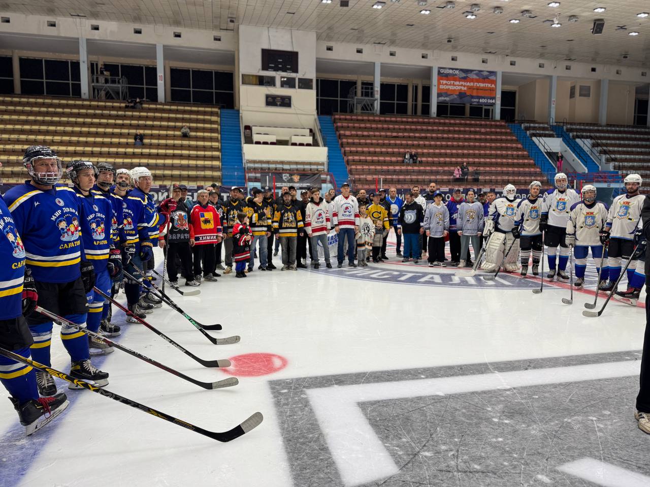 За Кубок Губернатора Саратовской области поборются хоккеисты от 16 до 73 лет